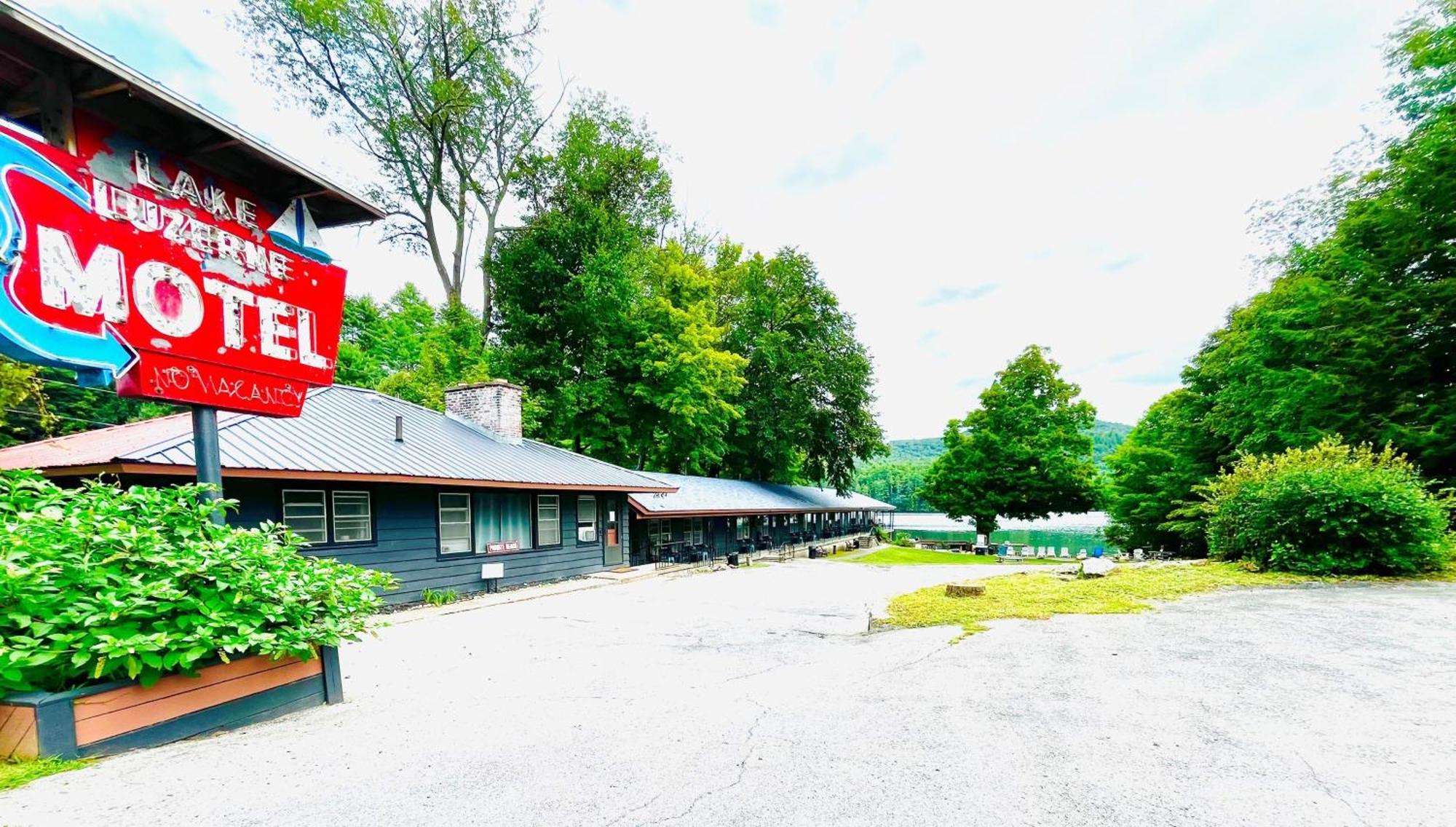 Motel Luzerne Lake Luzerne Dış mekan fotoğraf